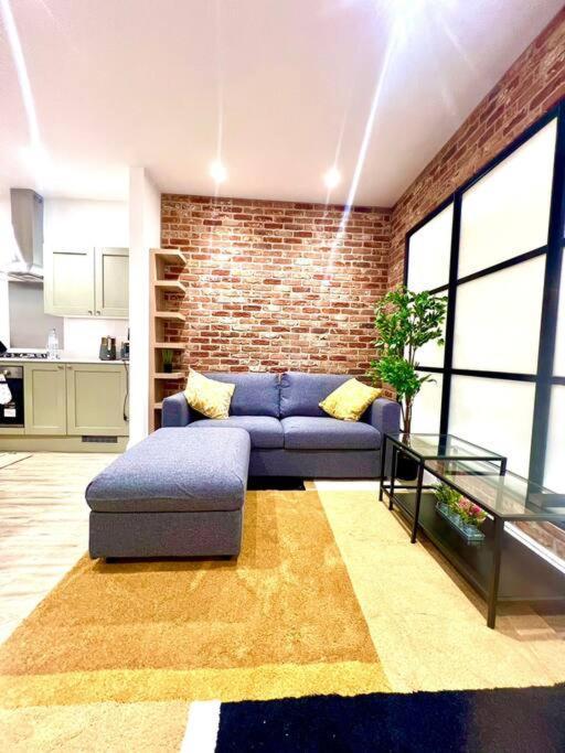 Brand New Apt - Beach Breeze Spacious 1-Bedroom Apartment With Parking - Sleeps 4 Ppl- Internet บอร์นมัธ ภายนอก รูปภาพ