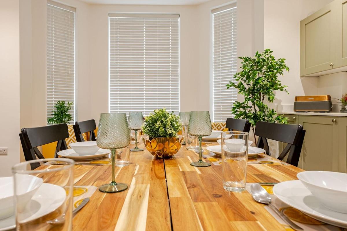 Brand New Apt - Beach Breeze Spacious 1-Bedroom Apartment With Parking - Sleeps 4 Ppl- Internet บอร์นมัธ ภายนอก รูปภาพ
