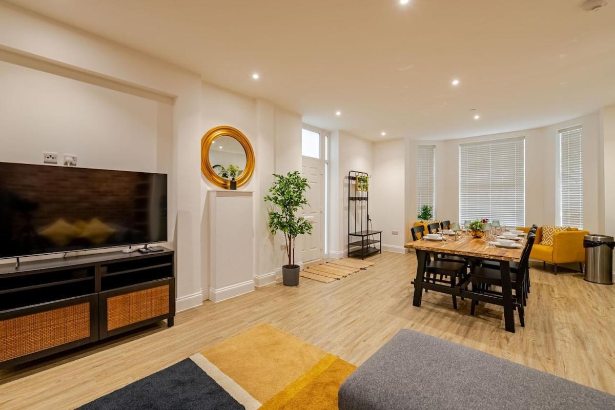 Brand New Apt - Beach Breeze Spacious 1-Bedroom Apartment With Parking - Sleeps 4 Ppl- Internet บอร์นมัธ ภายนอก รูปภาพ